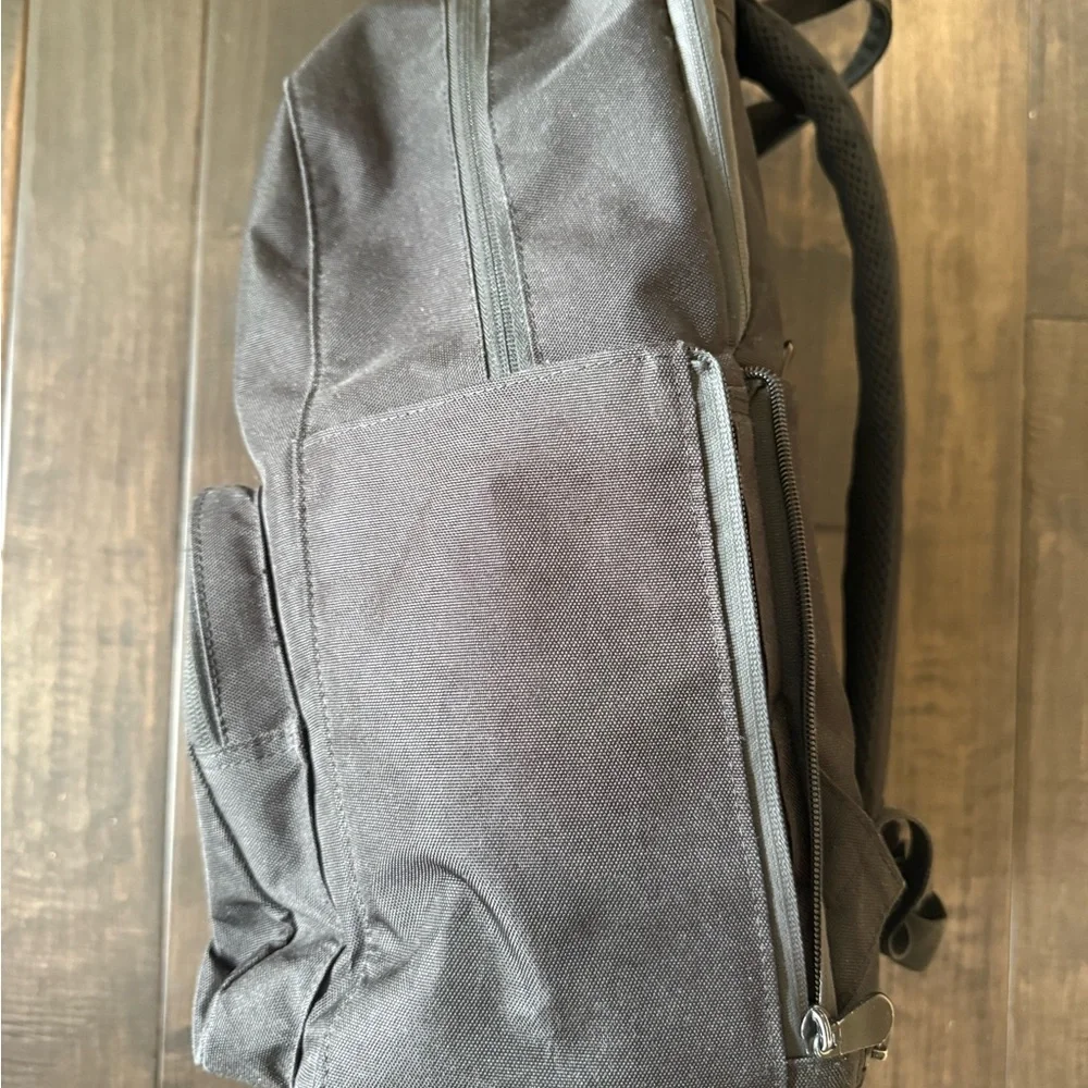 Lo & Sons Hanover 2 Deluxe Backpack - Picture 8 of 9